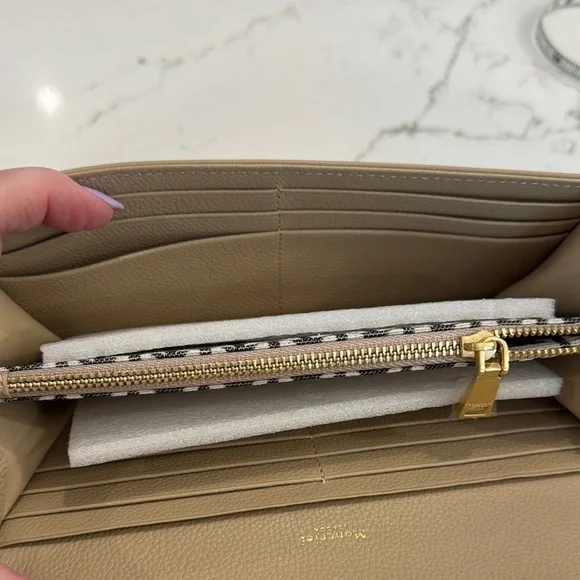 New With Tags Moncrief London Tan Leather wallet - Picture 8 of 10